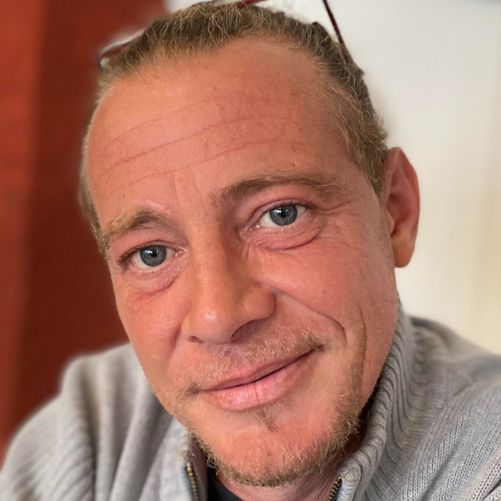 Roman voyant & medium